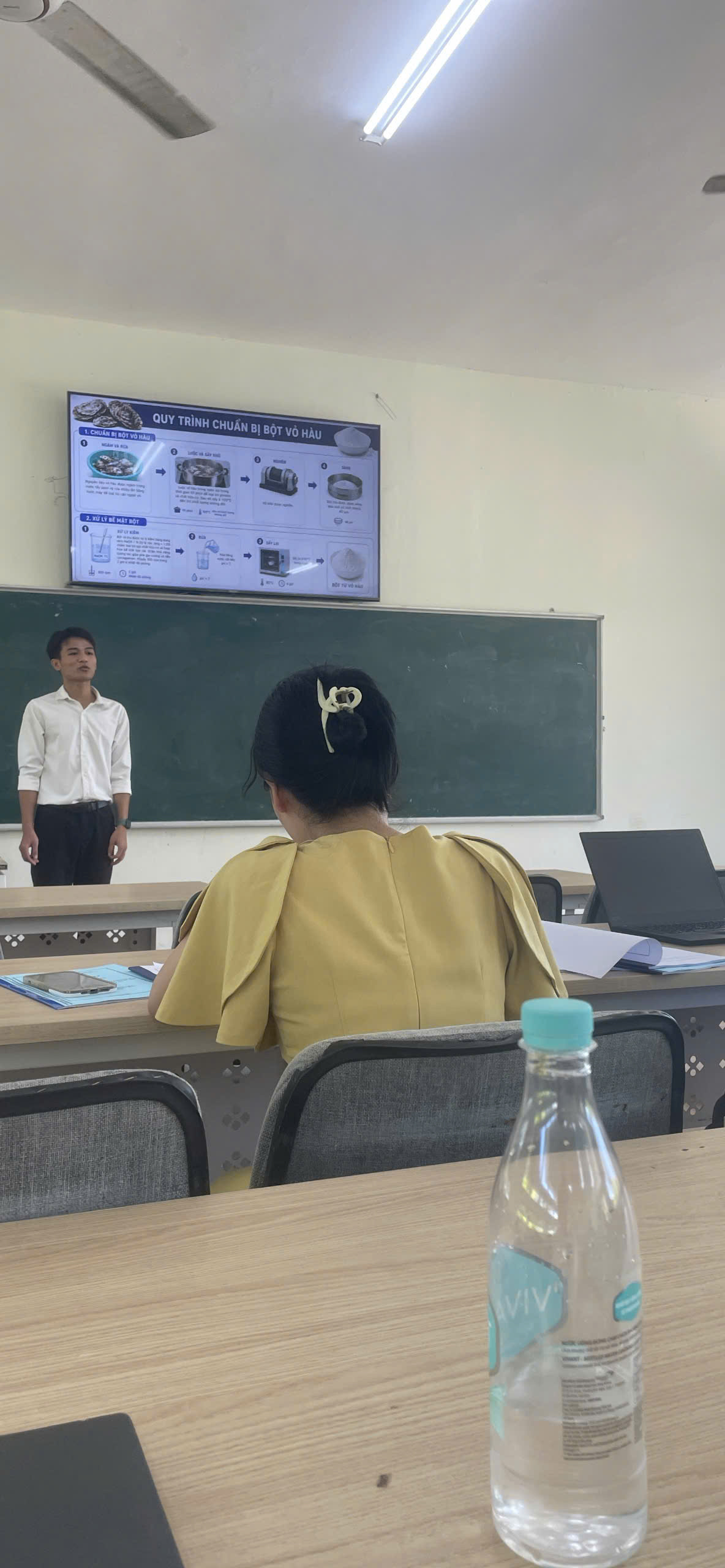 Sinh Viên Báo Cáo Tốt Nghiệp