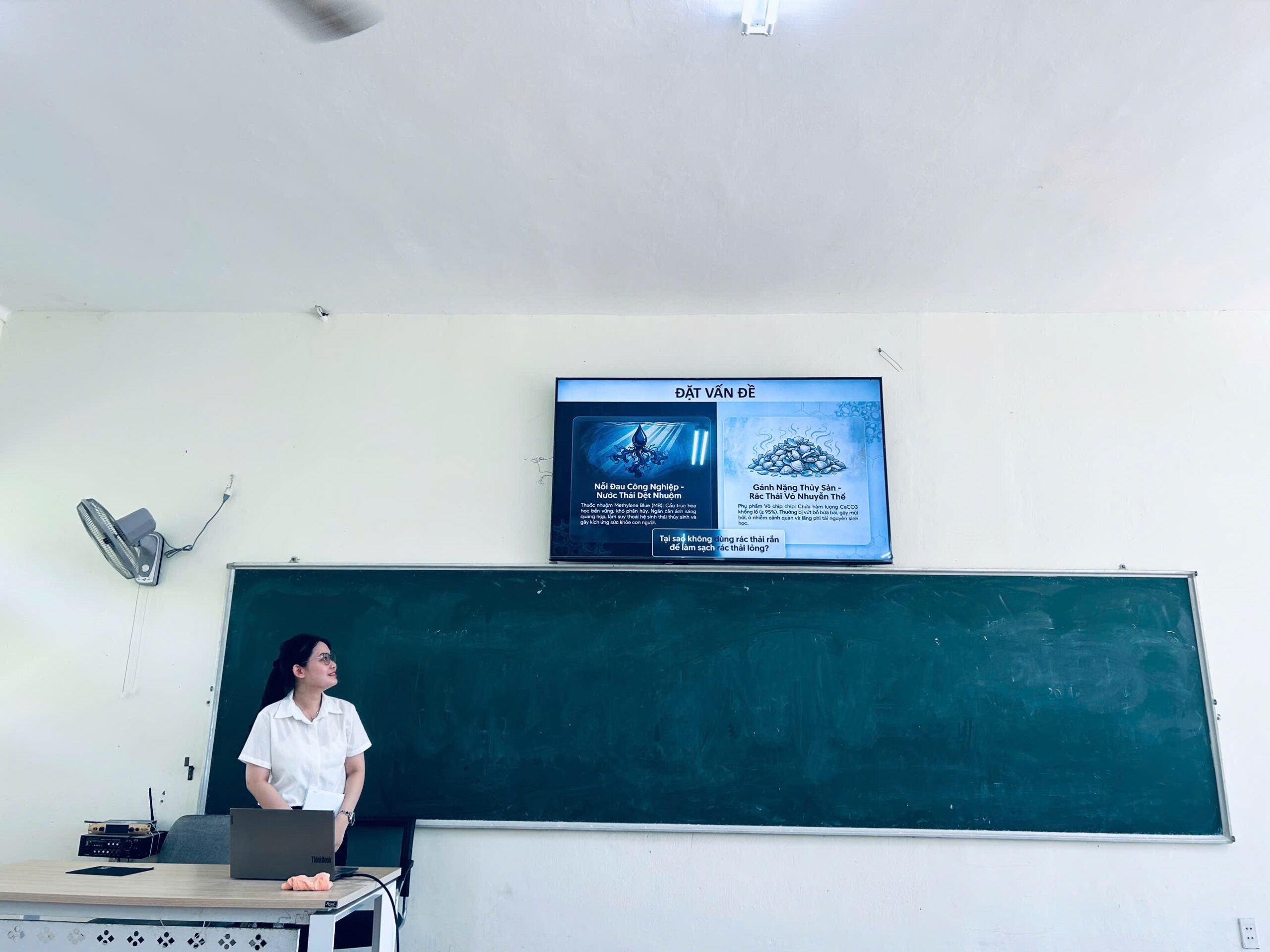 Sinh Viên Báo Cáo Tốt Nghiệp
