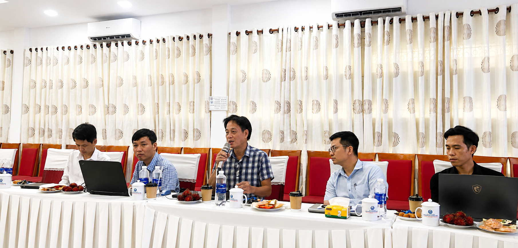 Thầy Cam Nam